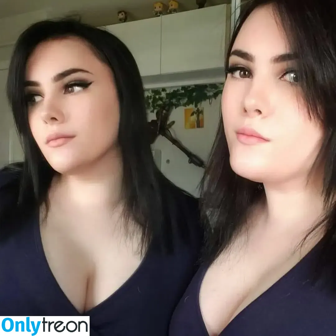 Toriana nude photo #0029 (torianabee / torianoir)