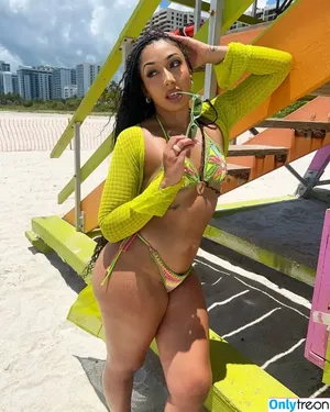 Toriannyo / therealtoriann nude photo #0001