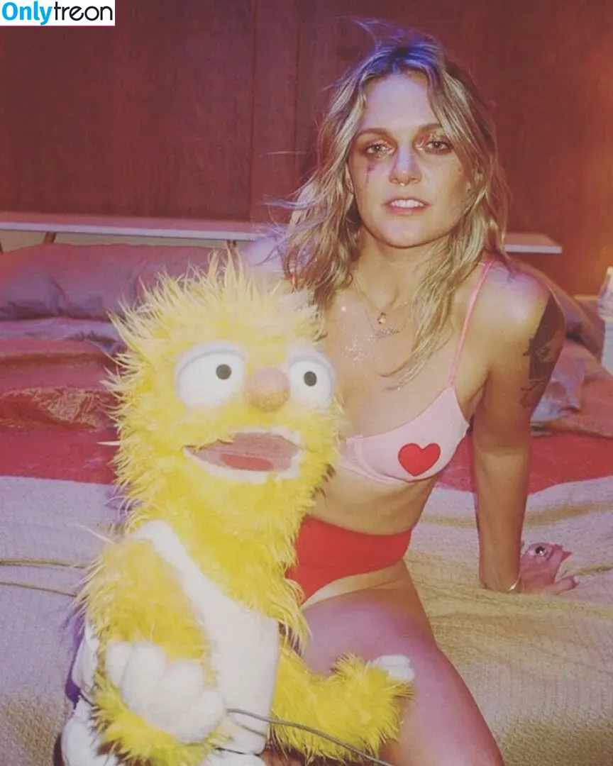 Tove Lo nude photo #0386 (cupfullofinsanity / tovelo)