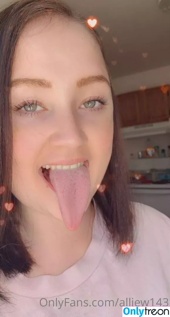 toxicallietongue nude photo #0008 (toxicallietongue)