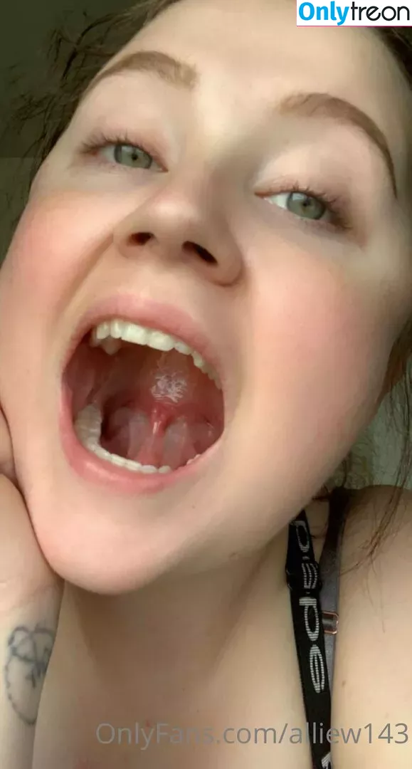 toxicallietongue nude photo #0012 (toxicallietongue)