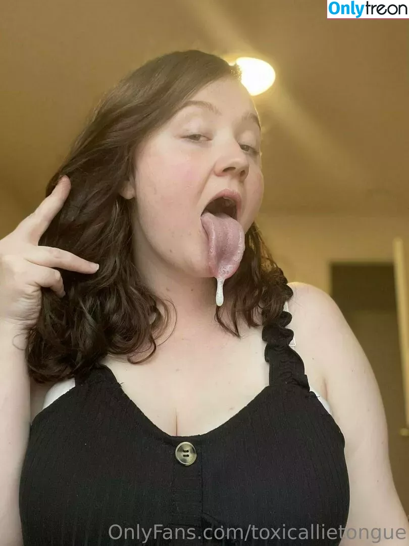 toxicallietongue nude photo #0030 (toxicallietongue)