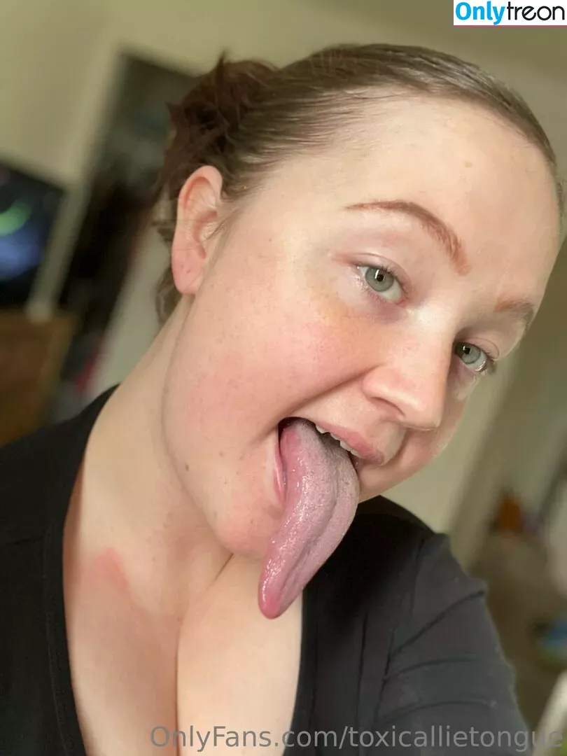 toxicallietongue nude photo #0031 (toxicallietongue)