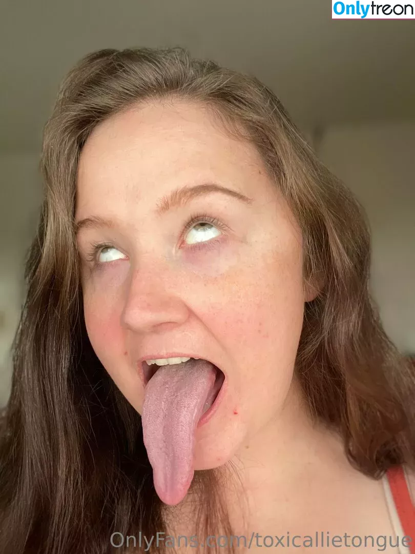 toxicallietongue nude photo #0033 (toxicallietongue)