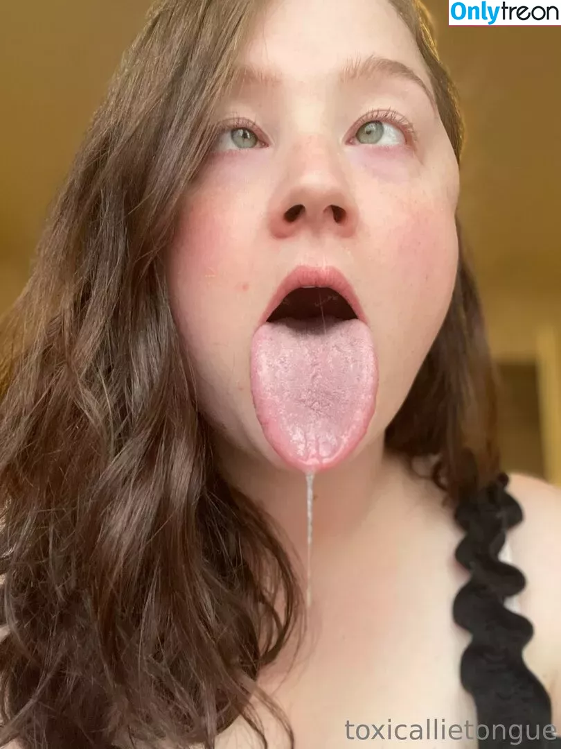 toxicallietongue nude photo #0042 (toxicallietongue)