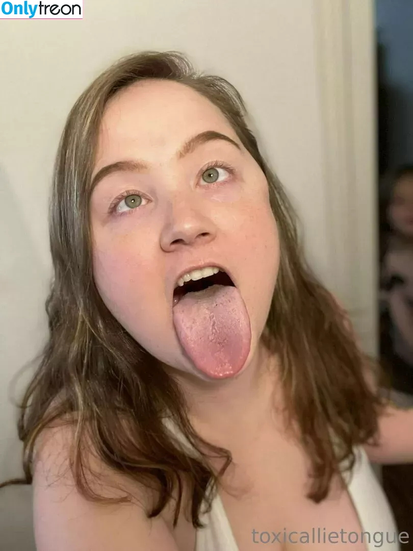 toxicallietongue nude photo #0077 (toxicallietongue)