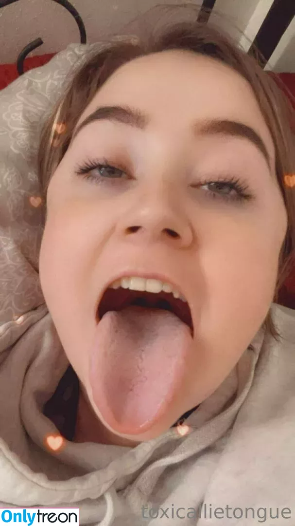 toxicallietongue nude photo #0080 (toxicallietongue)