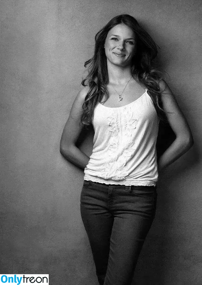 Tracy Spiridakos nude photo #0016 (spiridakos)