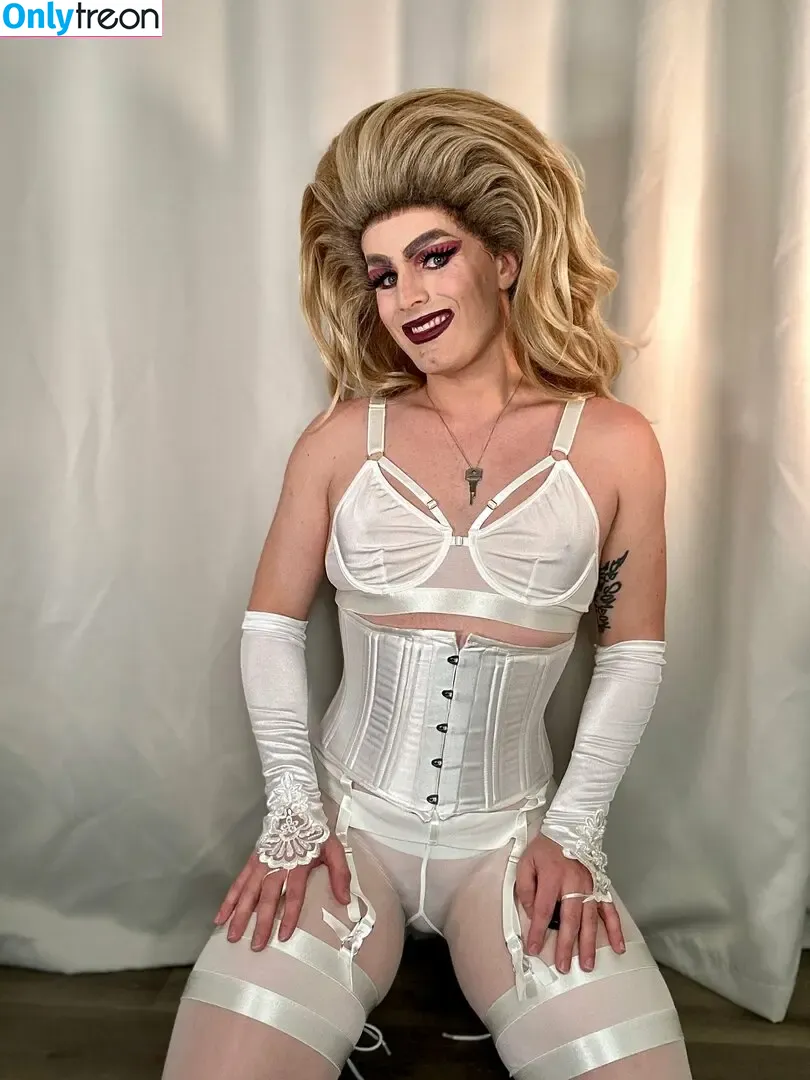 transfemdomqueen nude photo #0014 (transprincesslife)