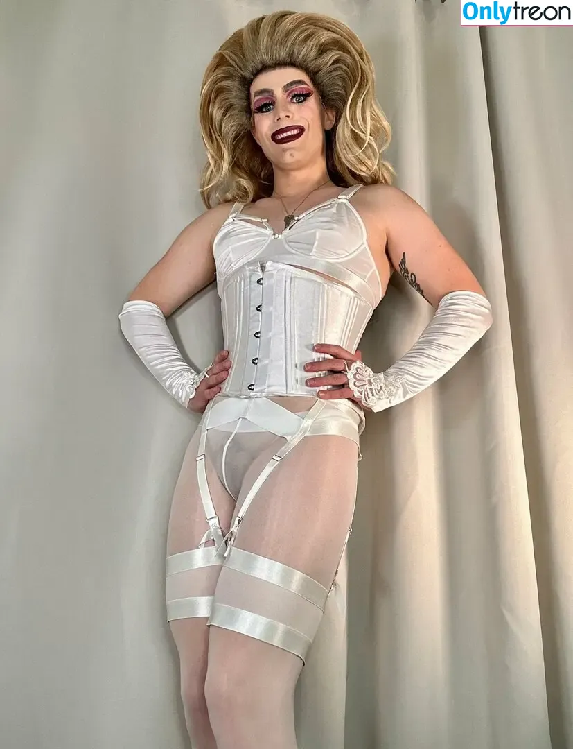 transfemdomqueen nude photo #0017 (transprincesslife)