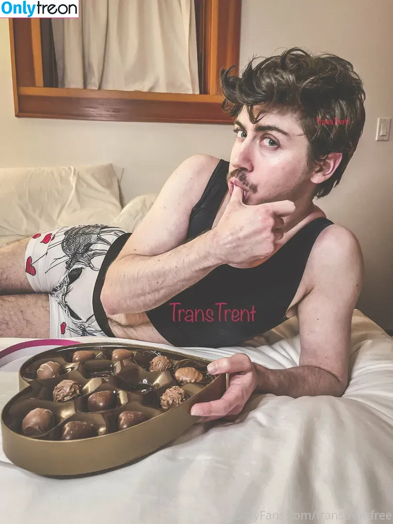 transtrentfree голая photo #0018 (toesaintfree)