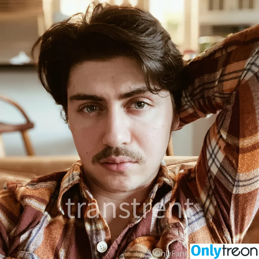 transtrentfree голая photo #0095 (toesaintfree)