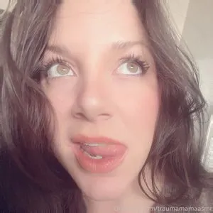 Trauma Mama ASMR / Traumatravels / dramamamaasmr / trauma_mama_asmr / traumamamaasmr фото голая #0073