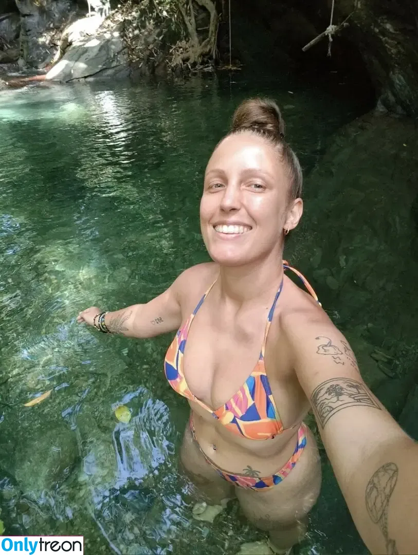 travelwithzoe nude photo #0010 (travelwithzoe_)