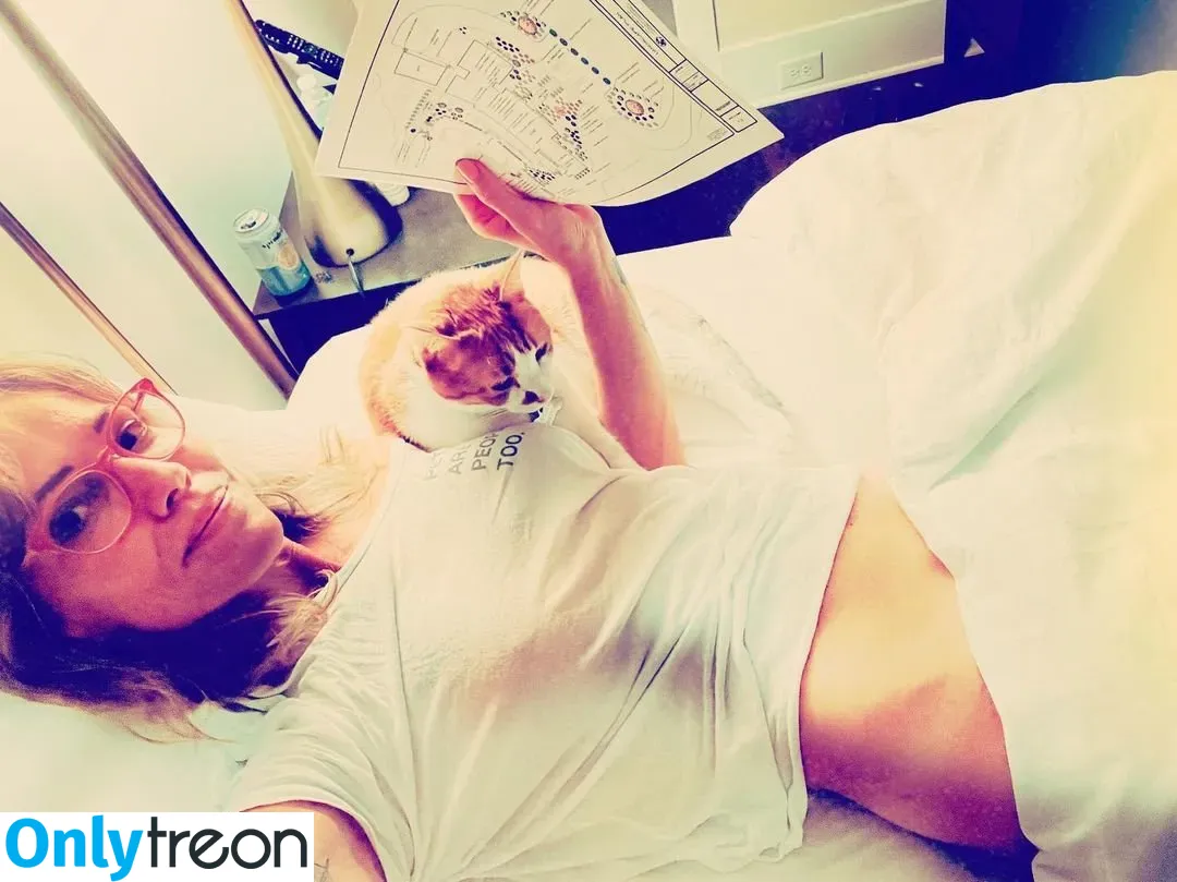 Tricia Helfer nude photo #0002 (Cylon / officialtriciahelfer)
