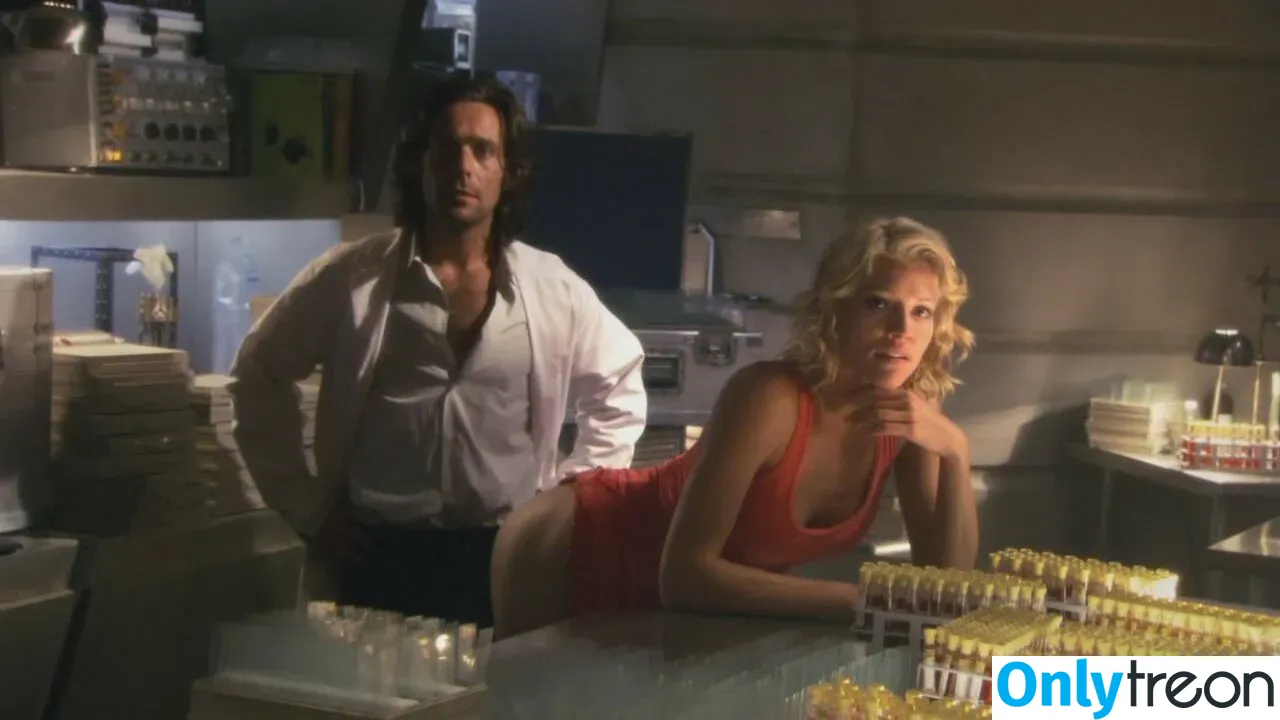 Tricia Helfer голая photo #0075 (Cylon / officialtriciahelfer)