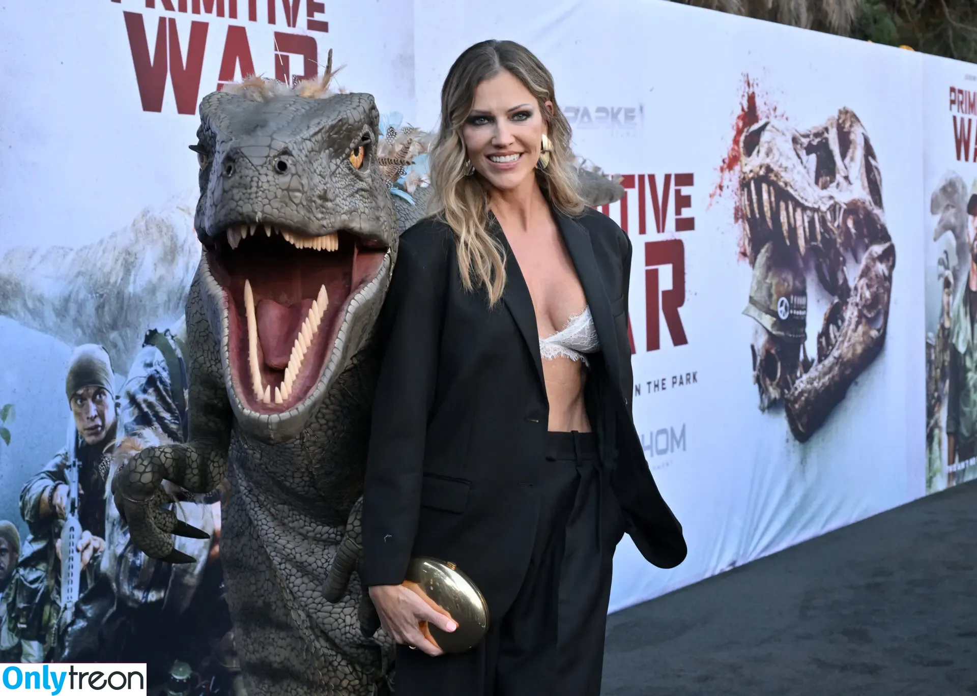 Tricia Helfer голая photo #0396 (Cylon / officialtriciahelfer)