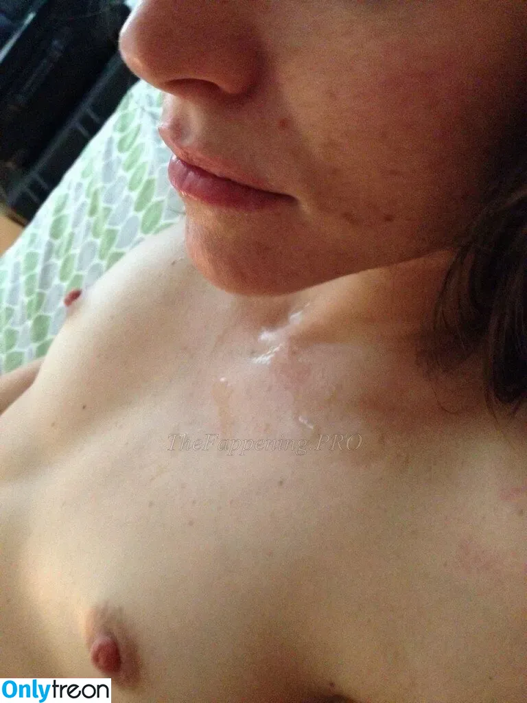 Trieste Kelly Dunn nude photo #0098 (triestekdunn)