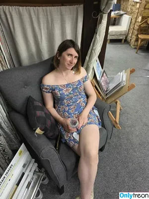Trimalchio87 / Bee nude photo #1046