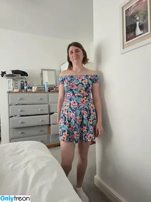 Trimalchio87 / Bee nude photo #1065