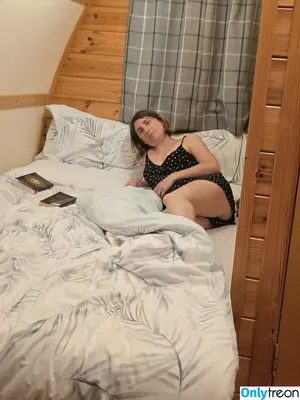Trimalchio87 / Bee nude photo #1071