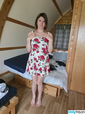 Trimalchio87 / Bee nude photo #1073