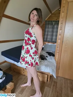 Trimalchio87 / Bee nude photo #1074