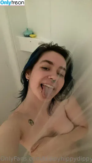 trippyhippydippy / trippy.hippy.dippy nude photo #0015
