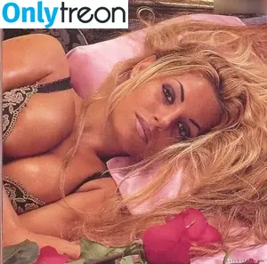 Trish Stratus / trishstratuscom nude photo #1934