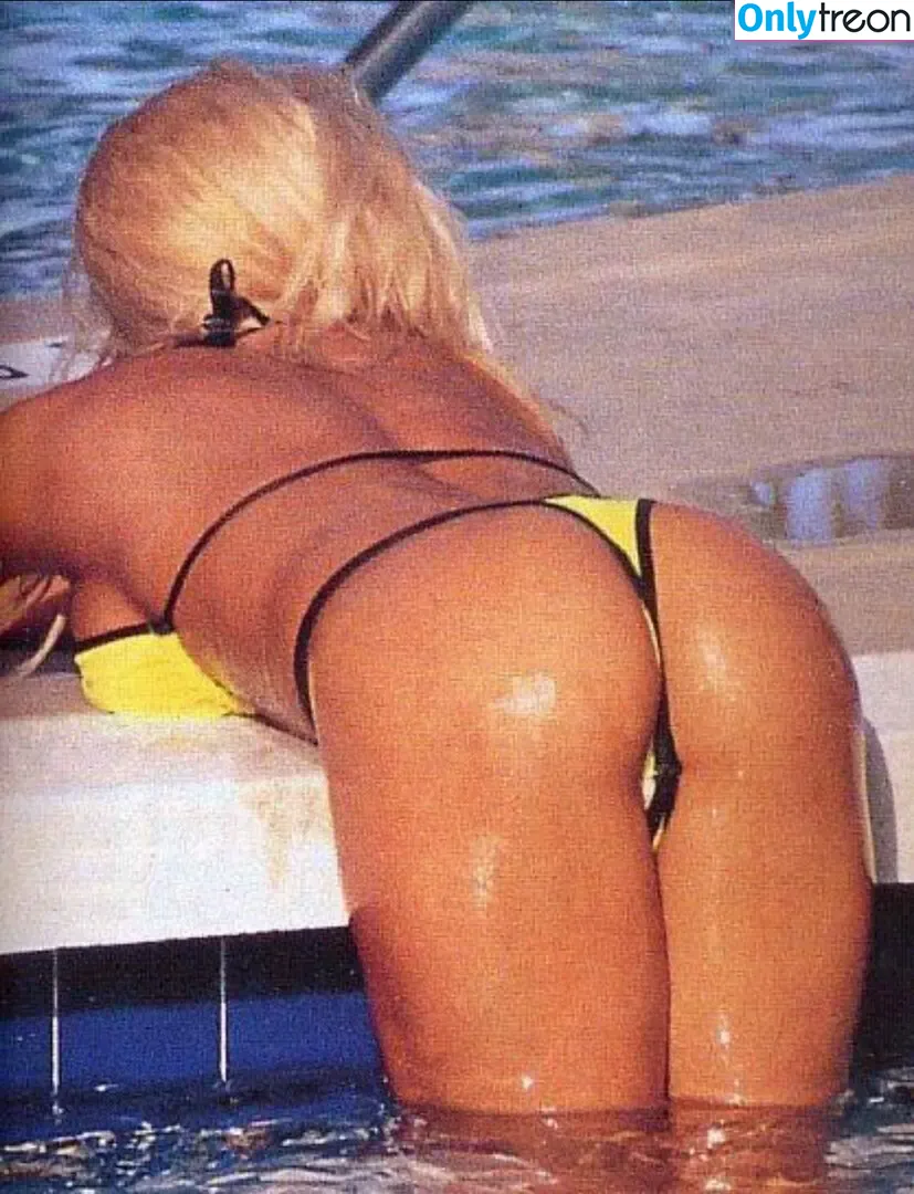 Trish Stratus nude photo #1885 (trishstratuscom)