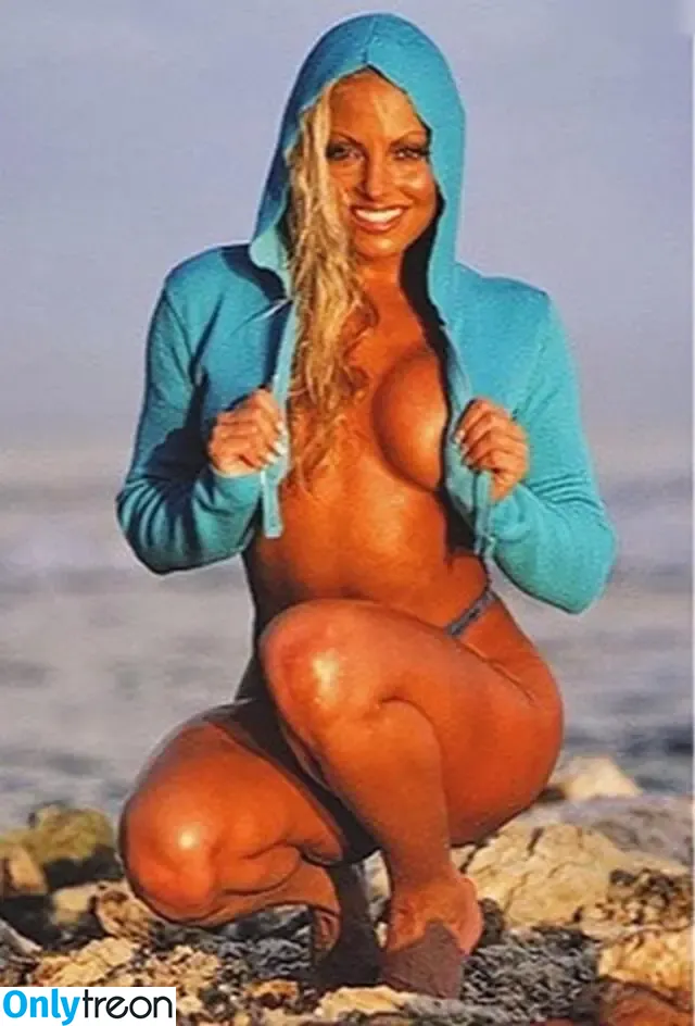 Trish Stratus nude photo #1914 (trishstratuscom)