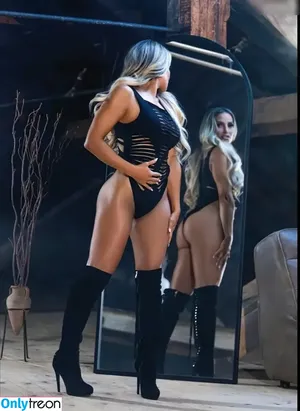 Trish Stratus / trishstratuscom nude photo #2125