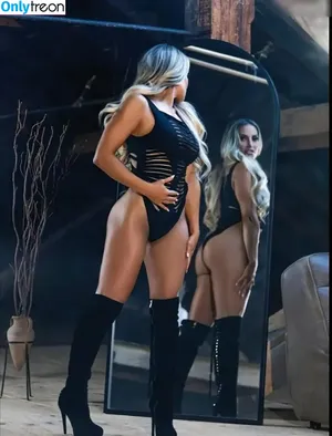 Trish Stratus / trishstratuscom nude photo #2136