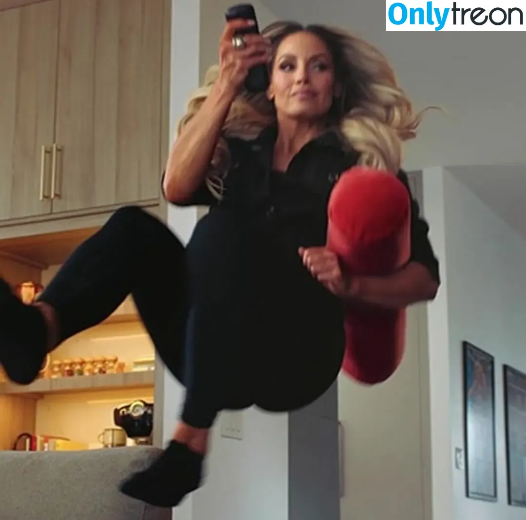 Trish Stratus nude photo #2056 (trishstratuscom)