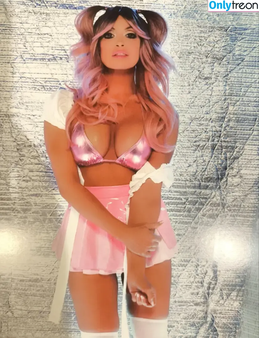 Trish Stratus голая photo #2259 (trishstratuscom)