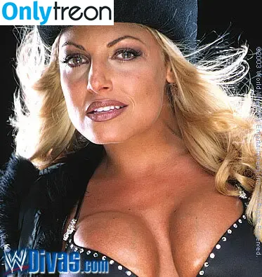 Trish Stratus nude photo #2367 (trishstratuscom)