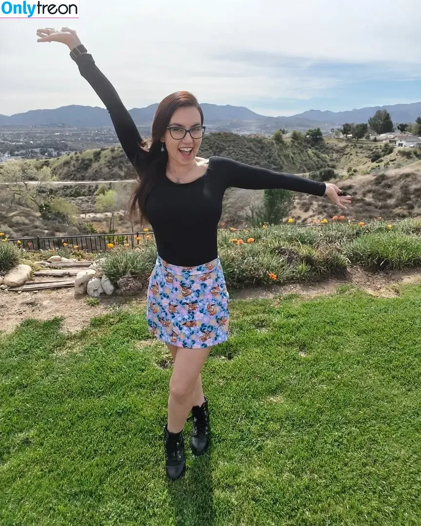 Trisha Hershberger nude photo #1570 (thatgrltrish)