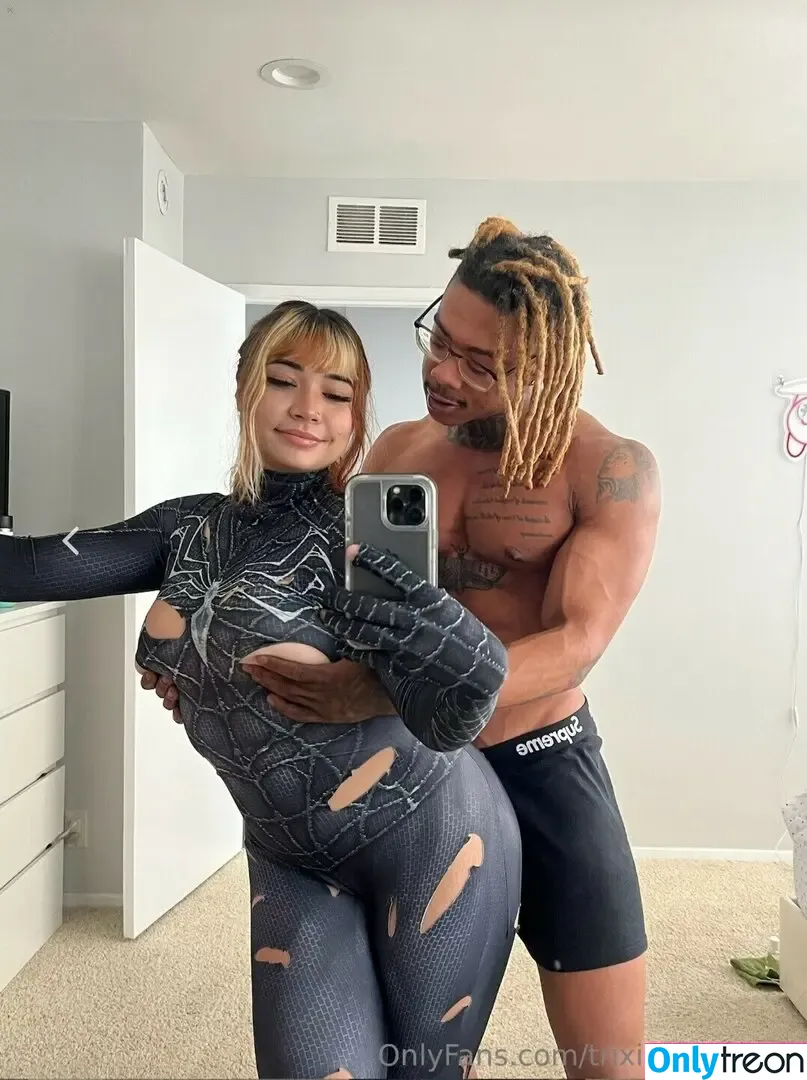 Trixievenus666 nude photo #0002 (trixiedraws666)