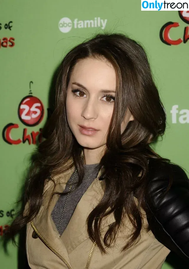 Troian Bellisario голая photo #0018 (sleepinthegardn)