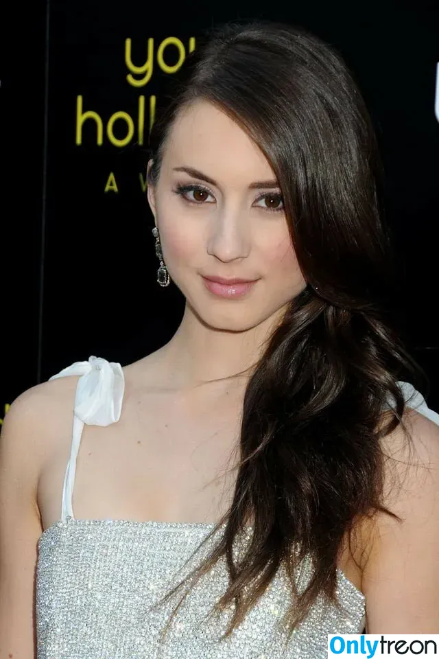 Troian Bellisario nude photo #0045 (sleepinthegardn)