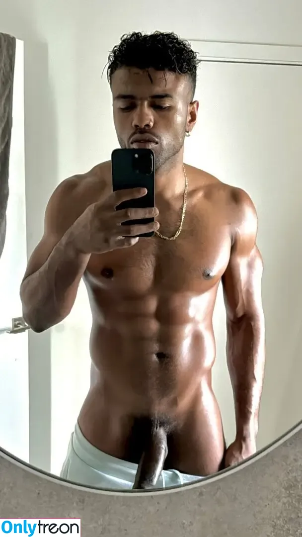 Troy Francisco nude photo #0321 (aleeniekabeenie / yourboyfcisco)