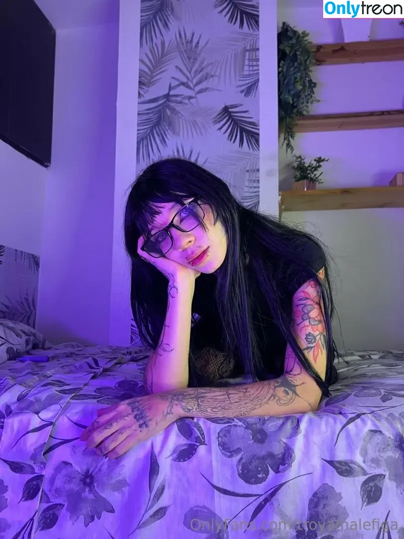 troyamalefiga nude photo #0029 (troyamalefiga)