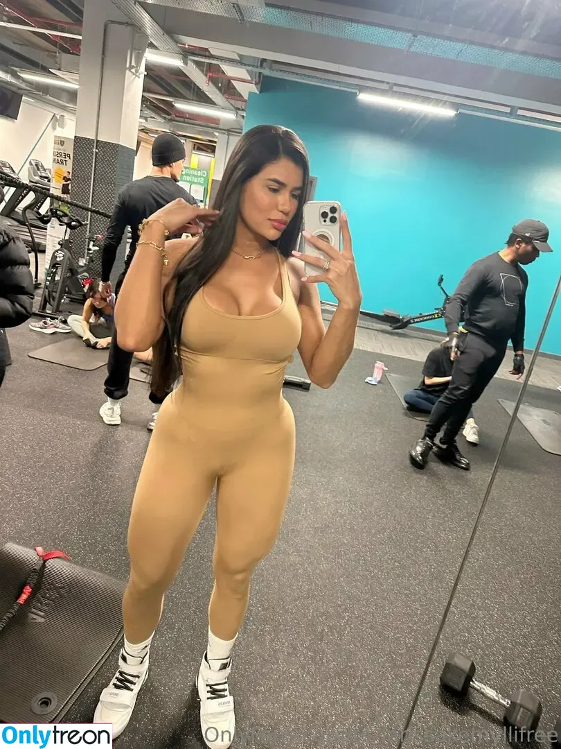 ts_larisakemyllifree nude photo #0012 (theraspberrytail)