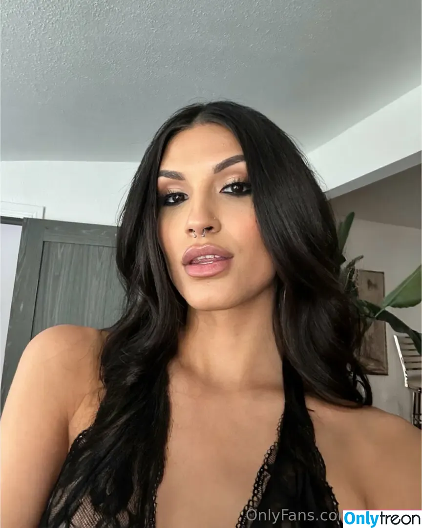 tszariah nude photo #0061 (therealzariahaura)