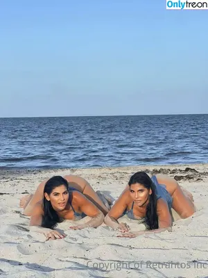 Twins Mailyn & Mailen Fernandez / twinsmaimai nude photo #0044