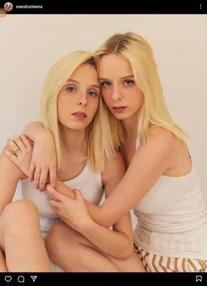 twinsblonde / blondietwinss nude photo #0014