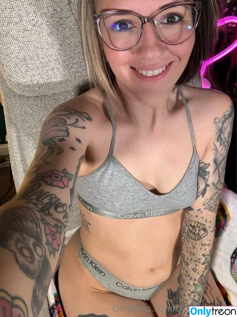twistedtayla2 nude photo #0003 (twistedtaylor)