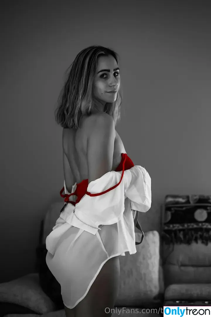 twistnteased nude photo #0004 (tessas_assets_)