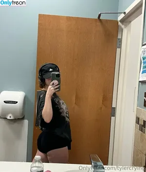 tylercrying / lcuchairmas nude photo #0021