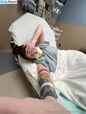 tylercrying / lcuchairmas nude photo #0057